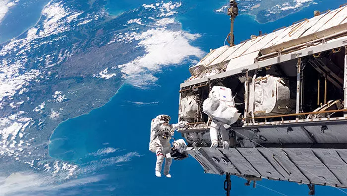 Science: नासा ने अंतर्राष्ट्रीय अंतरिक्ष स्टेशन को नष्ट करने के लिए स्पेसएक्स को चुना