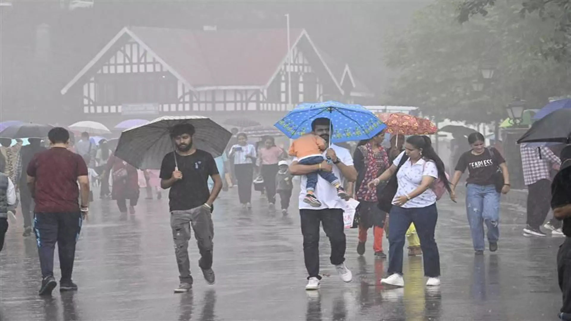 Shimla में भारी बारिश, गुरुवार तक हिमाचल के कई जिलों में बारिश का अनुमान