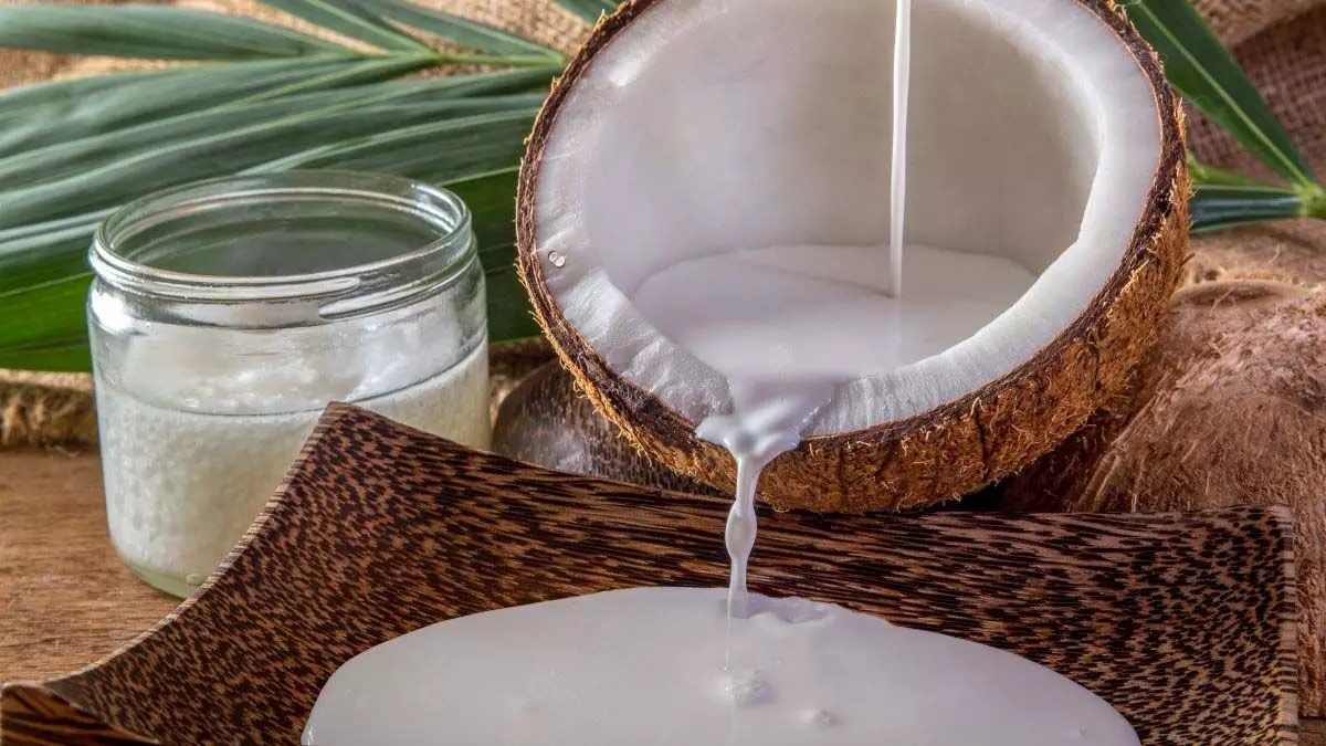 Coconut Benefits; नारियल स्वस्थ त्वचा और बालों के लिए फायदे