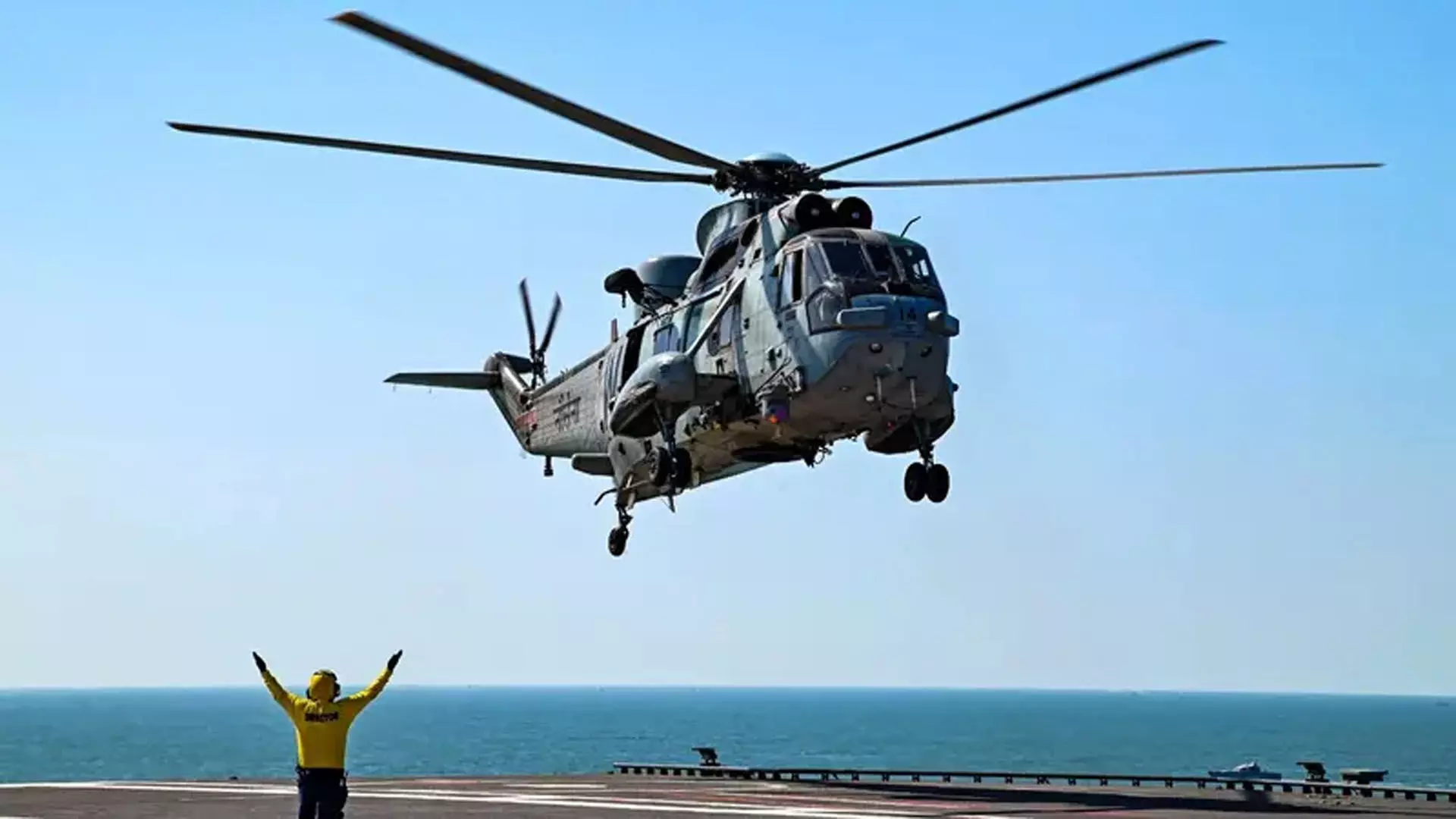 Indian Navy ने 17 वर्षों की विशिष्ट सेवा के बाद UH-3H हेलीकॉप्टर को किया रिटायर
