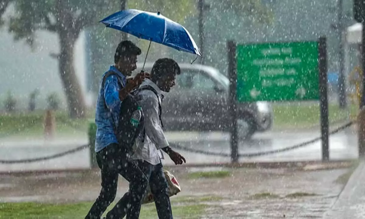 Delhi में मानसून ने दे दी दस्तक, भारी बारिश से शहर में मचा   हाहाकार