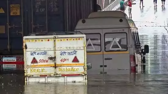 Delhi: कांग्रेस ने राजधानी में जलभराव को लेकर भारत की सहयोगी आप पर निशाना साधा
