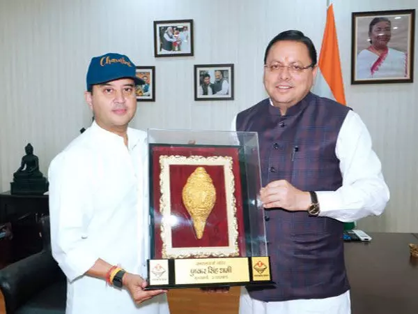 Uttarakhand CM ने दिल्ली में केंद्रीय मंत्री ज्योतिरादित्य सिंधिया से की मुलाकात