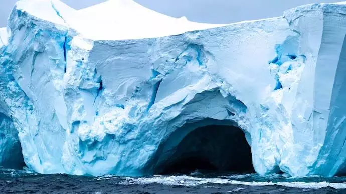 Science: अंटार्कटिका की बर्फ की शेल्फ़ में एक बड़ा रहस्य