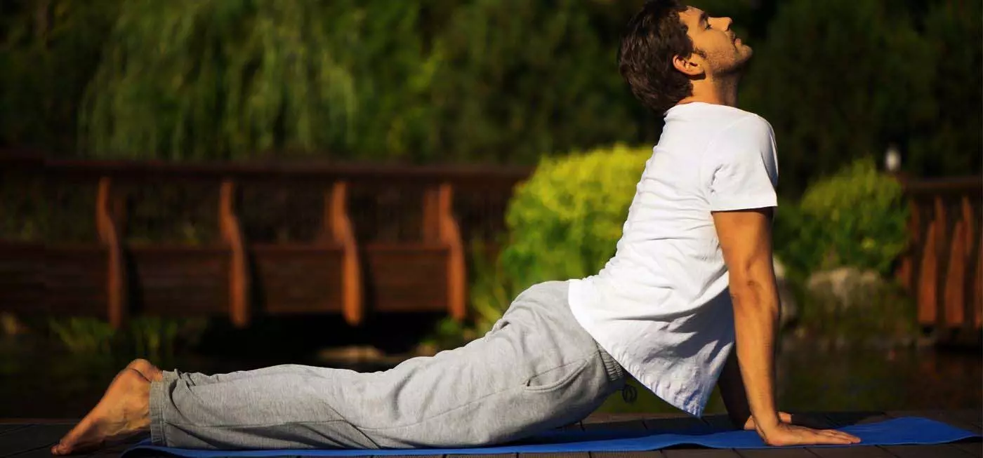Yoga Tips: स्लिप डिस्क से हैं परेशान, तो करे चार योगासन,मिलेगी राहत