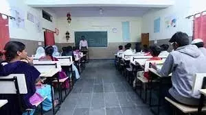 Jhansi: शिक्षा विभाग पिछले एक वर्ष से 1.54 लाख बच्चों की तलाश में