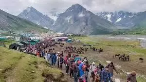 Samba: 4,600 से अधिक तीर्थयात्रियों का पहला बैच कश्मीर पहुंचा