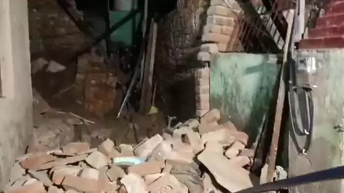 Noida निर्माणाधीन मकान की दीवार गिरी, 3 बच्चों की मौत