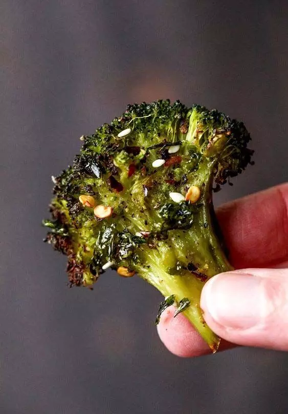 Broccoli: भुनी हुई टेस्टी एंड हेल्दी मिर्च-लहसुन ब्रोकोली