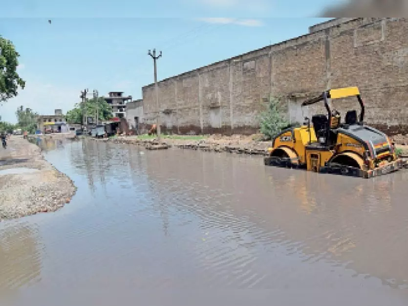 Hisar: अधूरा रह गया सीवरेज सफाई का काम, अब बरसात में होगी दिक्कत