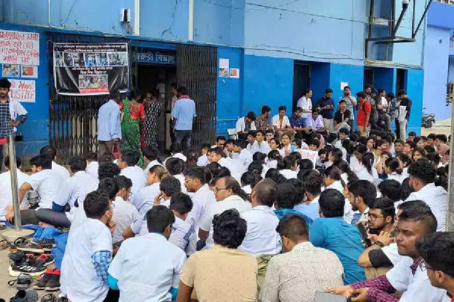 West Bengal: रायगंज सरकारी मेडिकल कॉलेज और अस्पताल में ‘उपेक्षा’ के नारे से झड़प