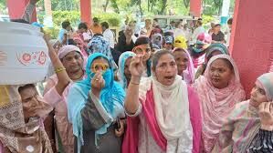 Aligarh में पेयजल संकट पर फूटा आक्रोश, भड़की महिलाएं जगह-जगह प्रदर्शन