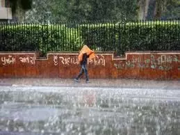 Delhi Weather News: दिल्ली में आज और बारिश की संभावना