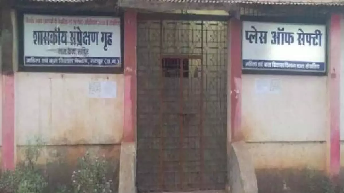 Raipur Breaking: 10 बाल आरोपी माना से फरार, दीवार फांदकर भागे