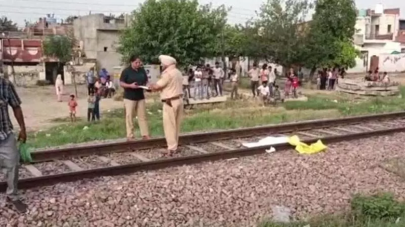 Khanna: गोलगप्पे खाने जा रहे माँ-बेटा ट्रेन की चपेट में आये, बेटे की मौत