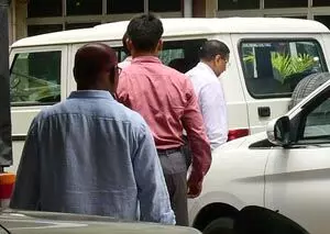 नीट मामले में गुजरात के 7 ठिकानों पर सीबीआई की छापेमारी, झारखंड से पत्रकार गिरफ्तार