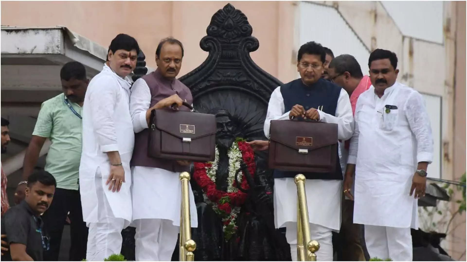Maharashtra Budget: वित्त मंत्री अजीत पवार ने मतदाता-हितैषी प्रावधानों का खुलासा किया