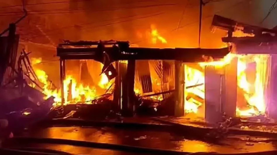 ASSAM कलियाबोर के बसीमारी बाजार में भीषण आग, लाखों की संपत्ति नष्ट