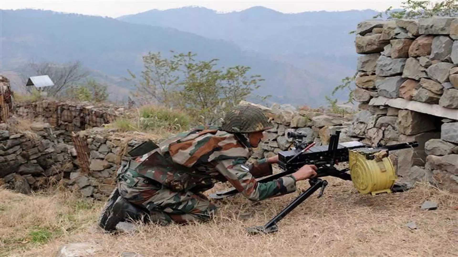 Jammu and Kashmir के पुंछ में नियंत्रण रेखा पर गोलीबारी की खबर