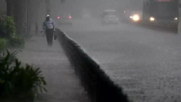 New Delhi: दिल्ली में बारिश से दो लड़कों समेत तीन लोगों की दर्दनाक मौत