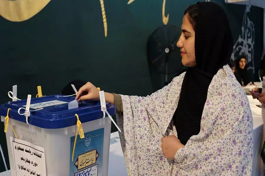 Iran में अज्ञात बंदूकधारियों ने चुनाव वाहन पर हमला किया: रिपोर्ट
