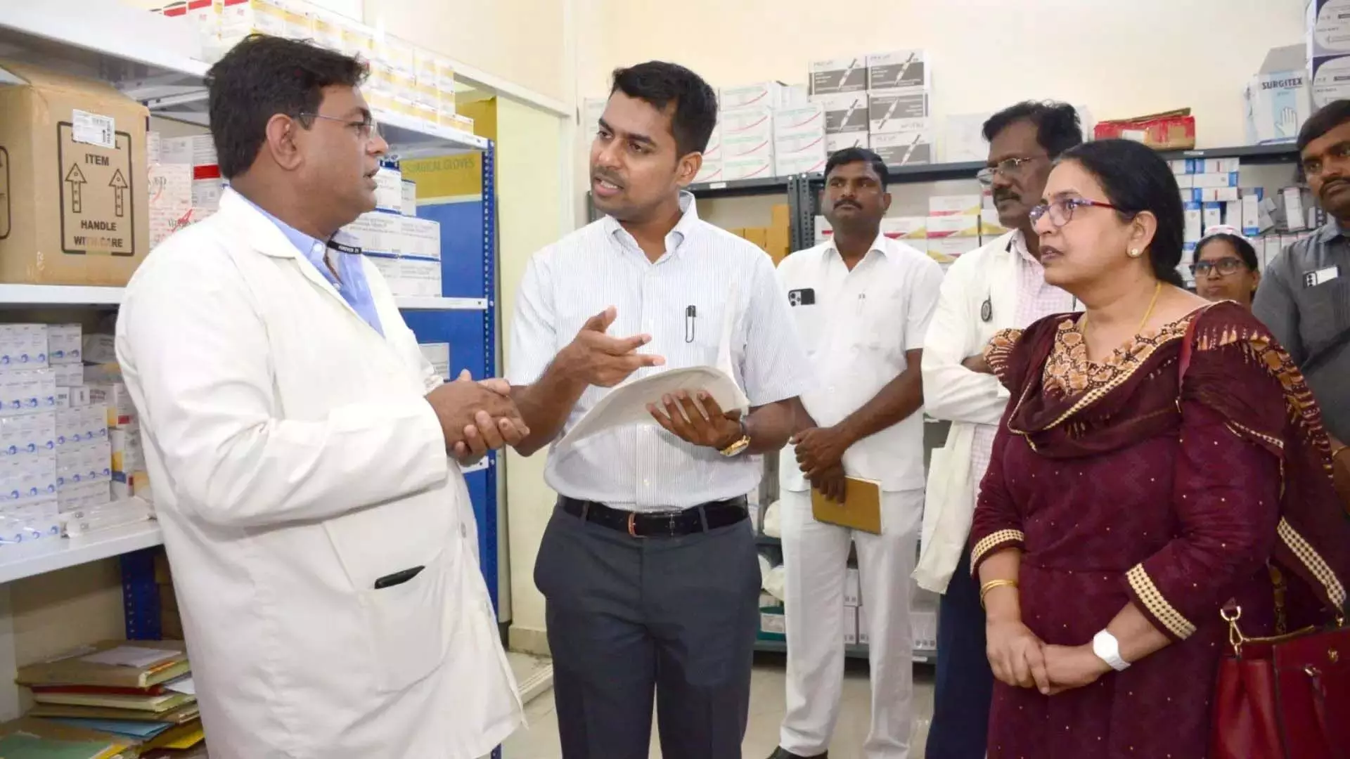 Hyderabad: जिला कलेक्टर ने चिकित्सा परियोजनाओं को शीघ्र पूरा करने का आग्रह किया