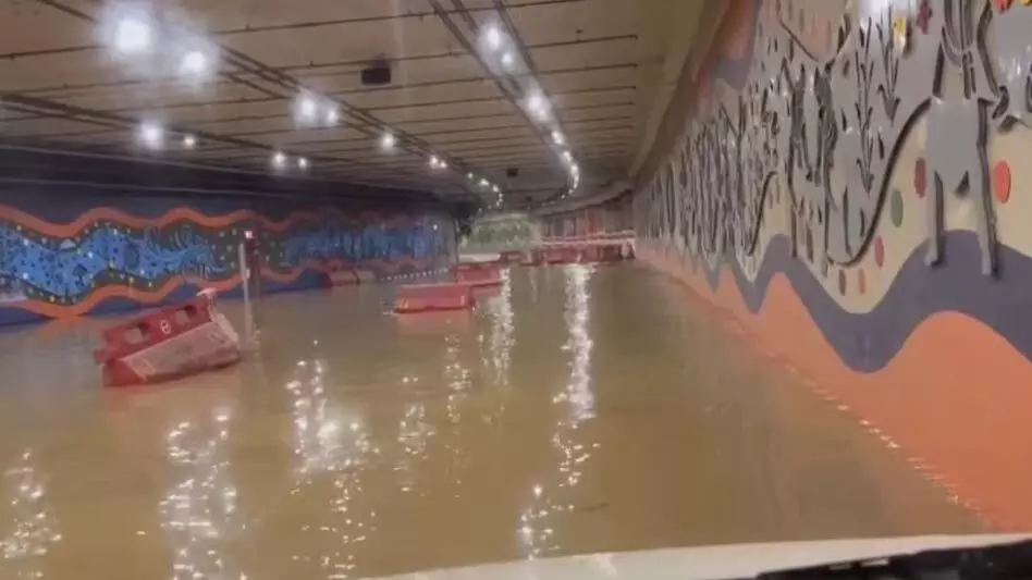 Pragati Maidan Tunnel से पानी निकालने का काम जारी