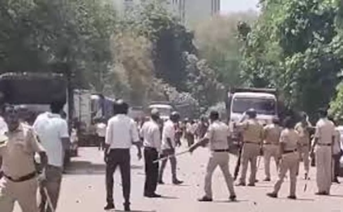 J&K में तोड़फोड़ अभियान के दौरान झड़प और पथराव में  6 पुलिसकर्मी घायल