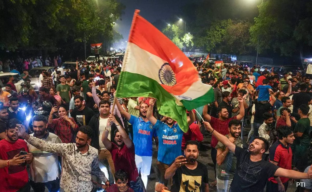 T20 WC FINAL: जीत के बाद क्रिकेट के दीवाने भारत में जश्न मनाया