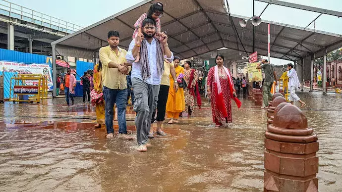 Uttar Pradesh: अयोध्या राम पथ पर जलभराव