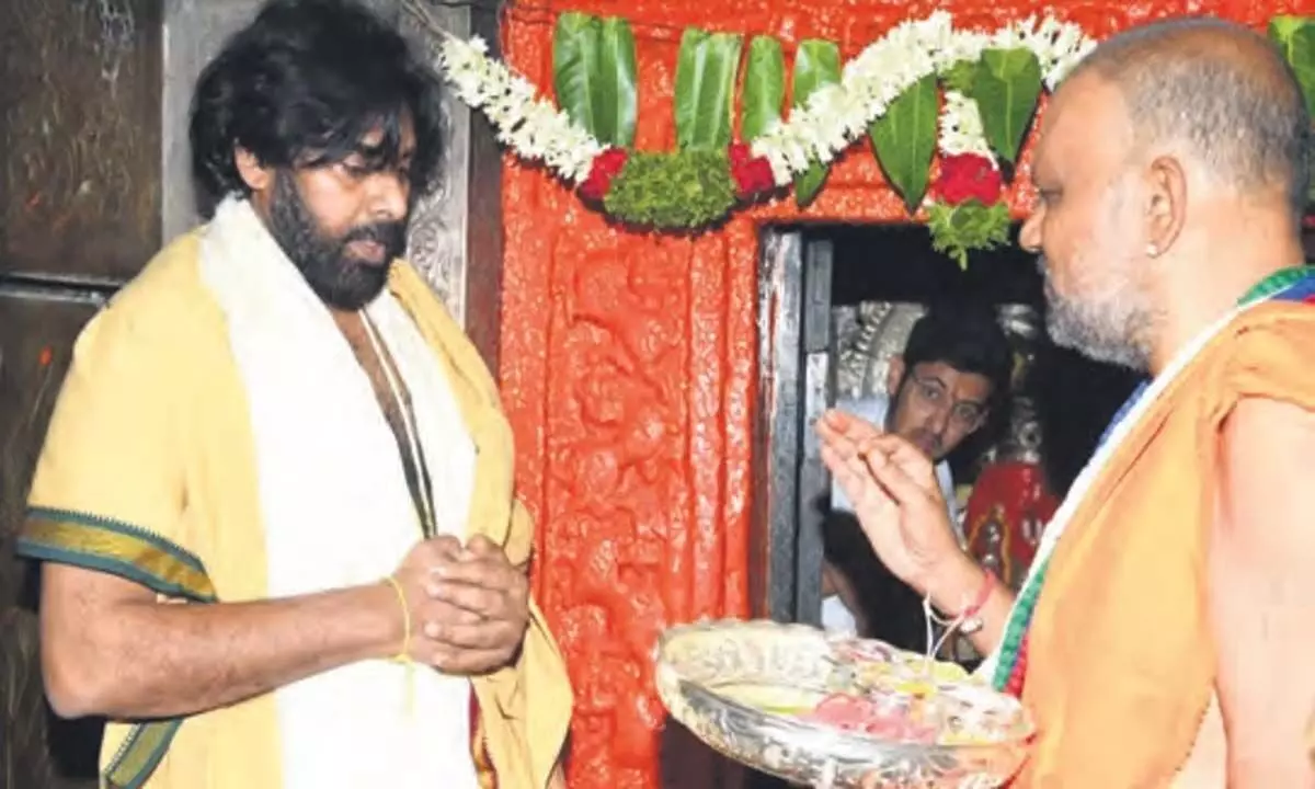 Andhra Pradesh News: आंध्र प्रदेश के उपमुख्यमंत्री पवन ने कोंडागट्टू मंदिर में पूजा-अर्चना की