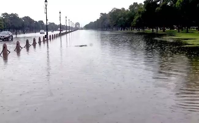 Delhi Weather: दिल्ली में और बारिश की आशंका टूटे सारे रिकॉर्ड