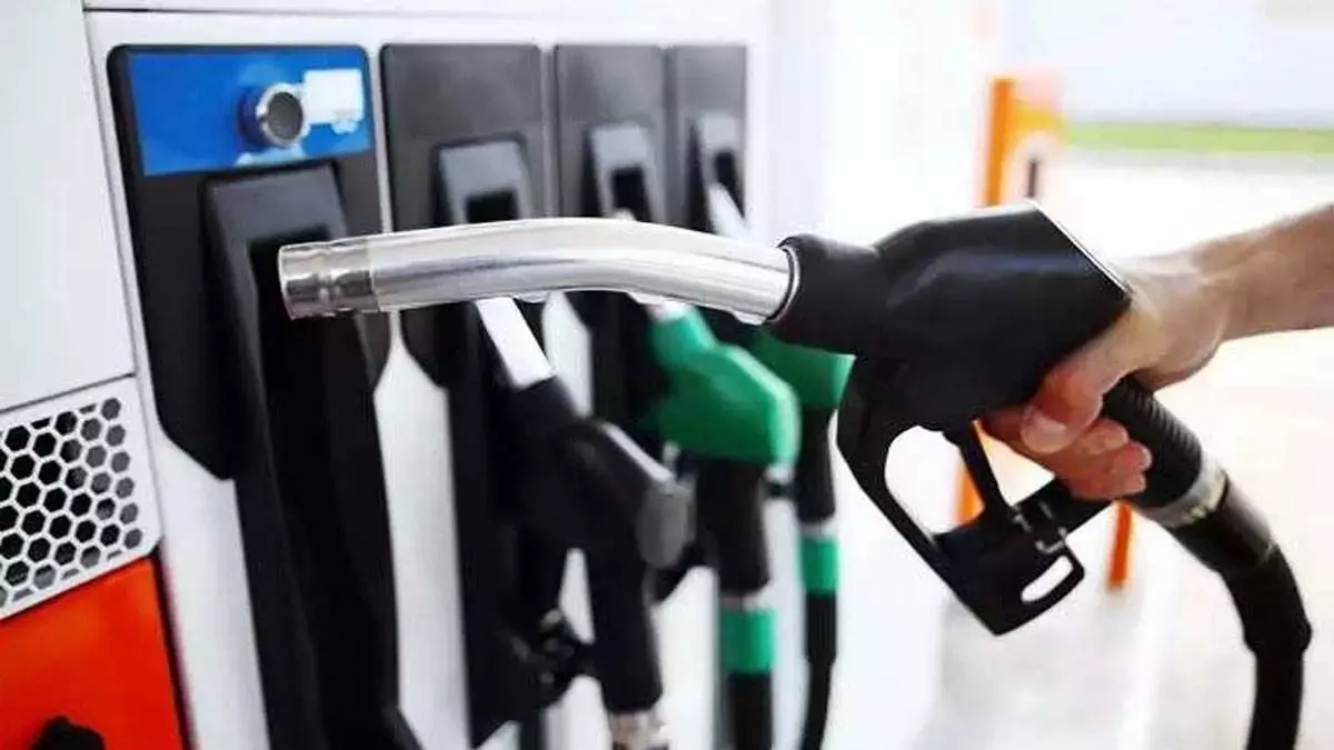 Up News : यूपी में 18 वर्ष से कम आयु के विद्यार्थियों को नहीं मिलेगा पेट्रोल-डीजल जानिए