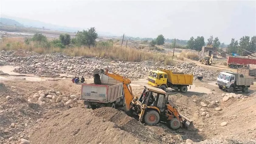 Haryana : भूविज्ञान विभाग ने यमुनानगर गांव में अवैध खनन का पता लगाया