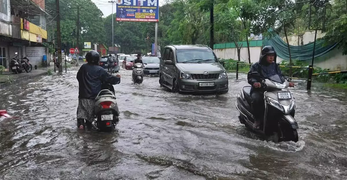 Dibrugarh शहर में लगातार तीसरे दिन भीषण बाढ़, निवासियों ने खराब जल निकासी और निवारक उपायों की कमी को जिम्मेदार ठहराया
