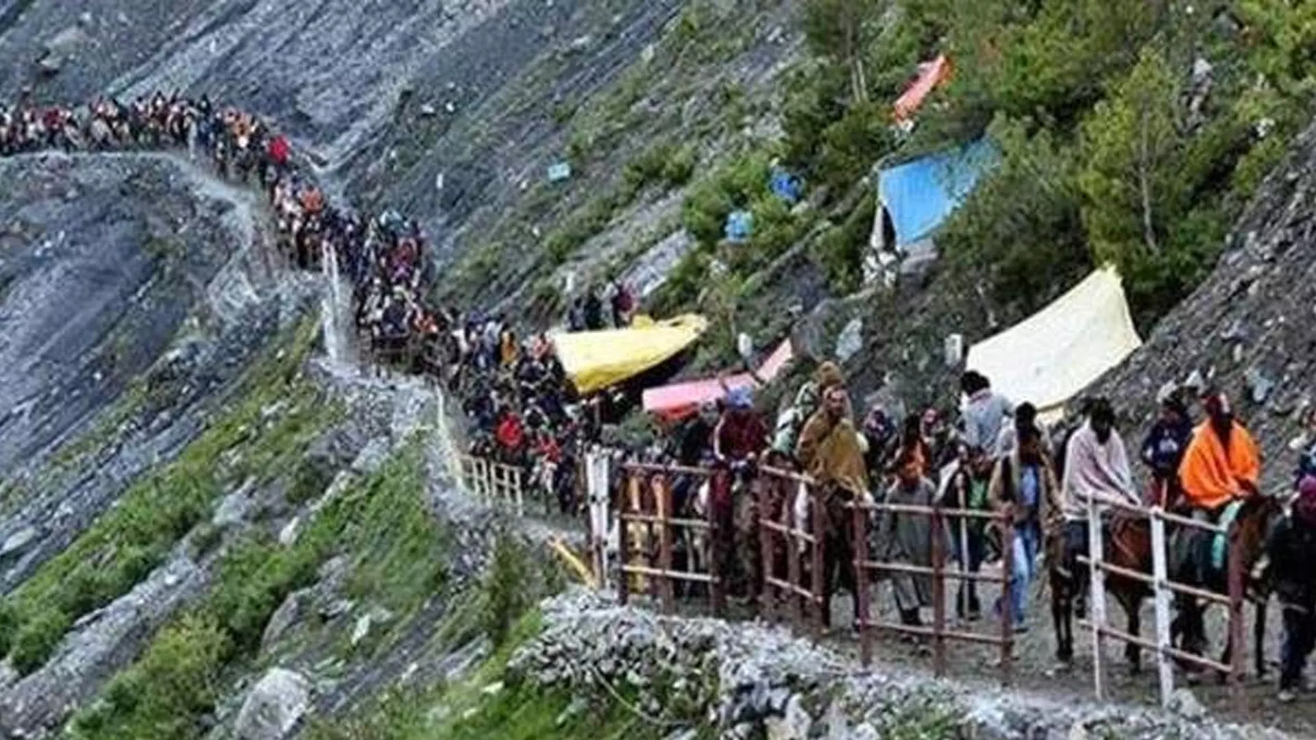Jammu News: यात्रा के पहले दिन 13,000 से अधिक तीर्थयात्री अमरनाथ मंदिर पहुंचे