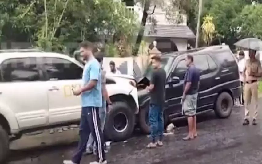 KERALA: ‘ई बुल जेट’ यूट्यूबर का वाहन चेरपुलसेरी में एक अन्य कार से टकराया