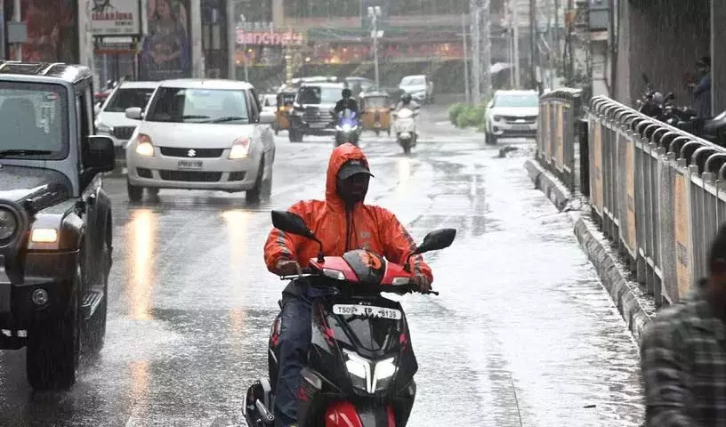 Hyderabad: हैदराबाद में आज मध्यम बारिश होने की संभावना