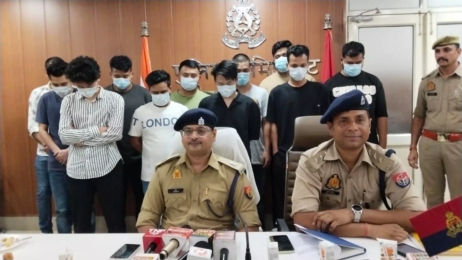Noida: सेक्टर-142 पुलिस ने फर्जी कॉल सेन्टर का पर्दाफाश किया