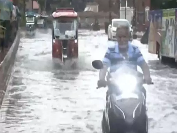 Punjab: भारी बारिश से अमृतसर में भीषण जलभराव, आईएमडी ने देशभर में अलर्ट जारी किया