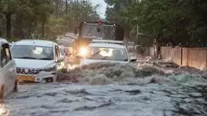 Delhi News: दिल्ली में भारी बारिश का कहर
