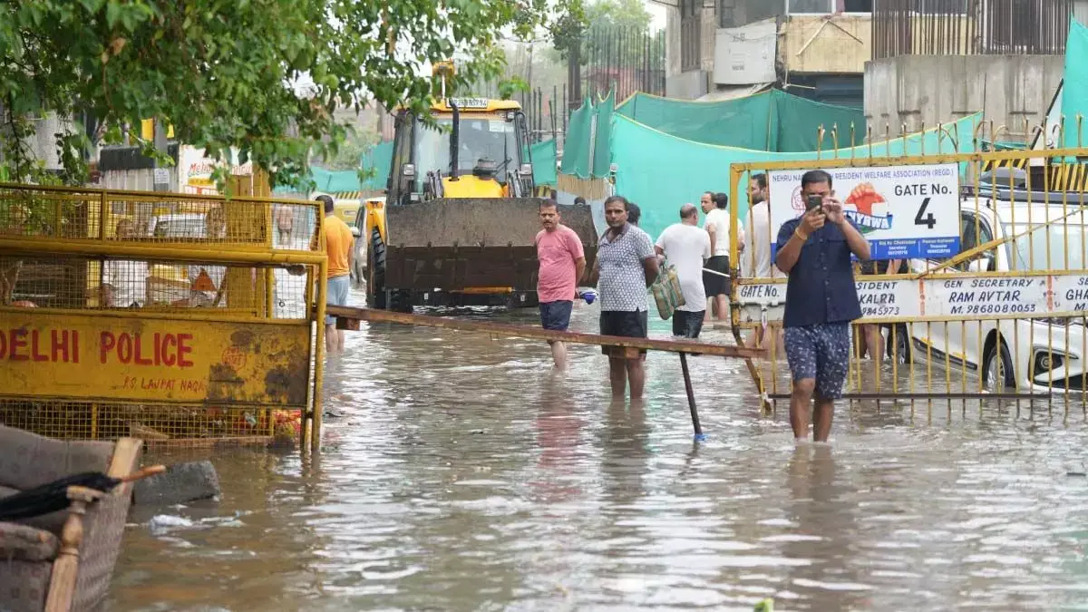 Delhi: भारी बारिश से आई बाढ़, 4 बच्चों समेत 6 मौत