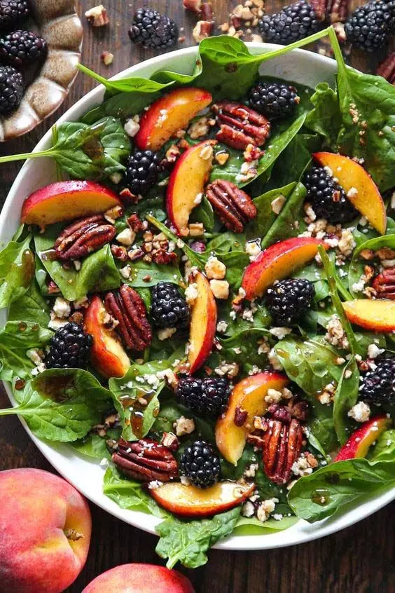 Fruit Salad: मौसमी फलो से बनाये घर में पसंदीदा टेस्टी हेल्दी फलों का सलाद