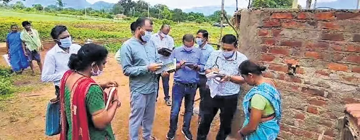 Odisha News: राज्य स्वास्थ्य टीम ने कोरापुट गांवों में स्थिति का आकलन किया