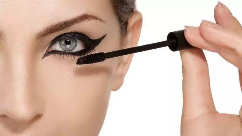 Perfect Eye Liner: परफेक्ट आई लाइनर पाने के लिए आजमाए ये टिप्स