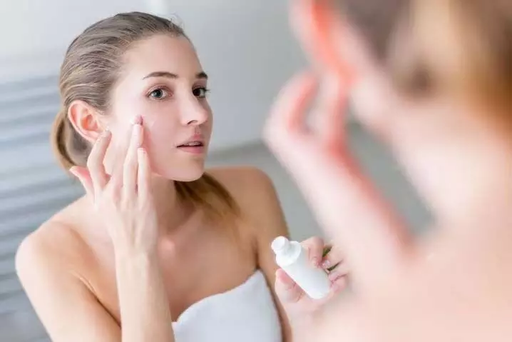 Glowing Skin: इन् 10 आसान तरीको से पायें निखरती त्वचा शानदार टिप्स