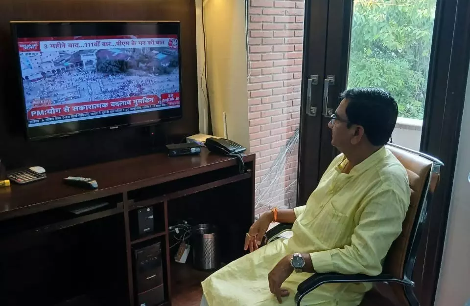 दिल्ली आवास में राज्य मंत्री Tokhan sahu ने सुना मन की बात