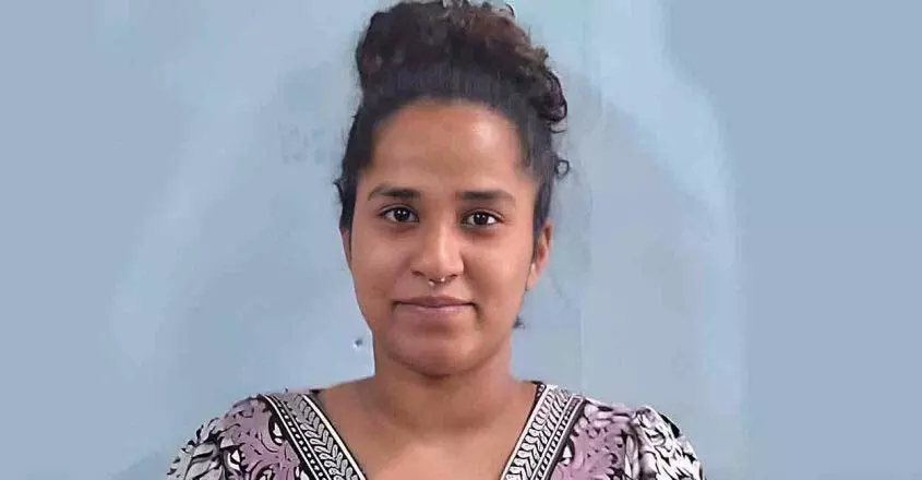 KERALA  : कोझिकोड में 2 करोड़ रुपये की नशीली दवा का भंडाफोड़ 24 वर्षीय मलयाली महिला बेंगलुरु से गिरफ्तार