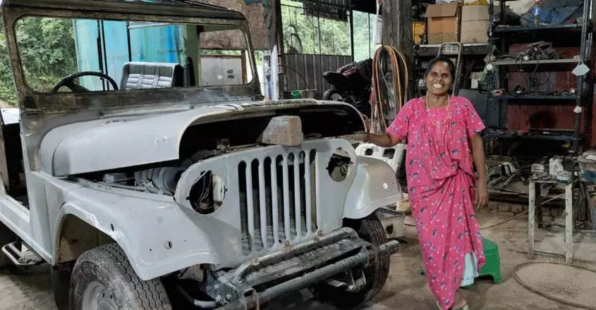KERALA NEWS : इस यूट्यूबर ने इडुक्की की महिला मैकेनिक को हाईरेंज वाहनों को कलात्मक स्पर्श देना सिखाया