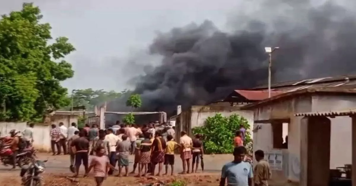 Odisha में कागज फैक्ट्री में आग, लाखों की संपत्ति राख
